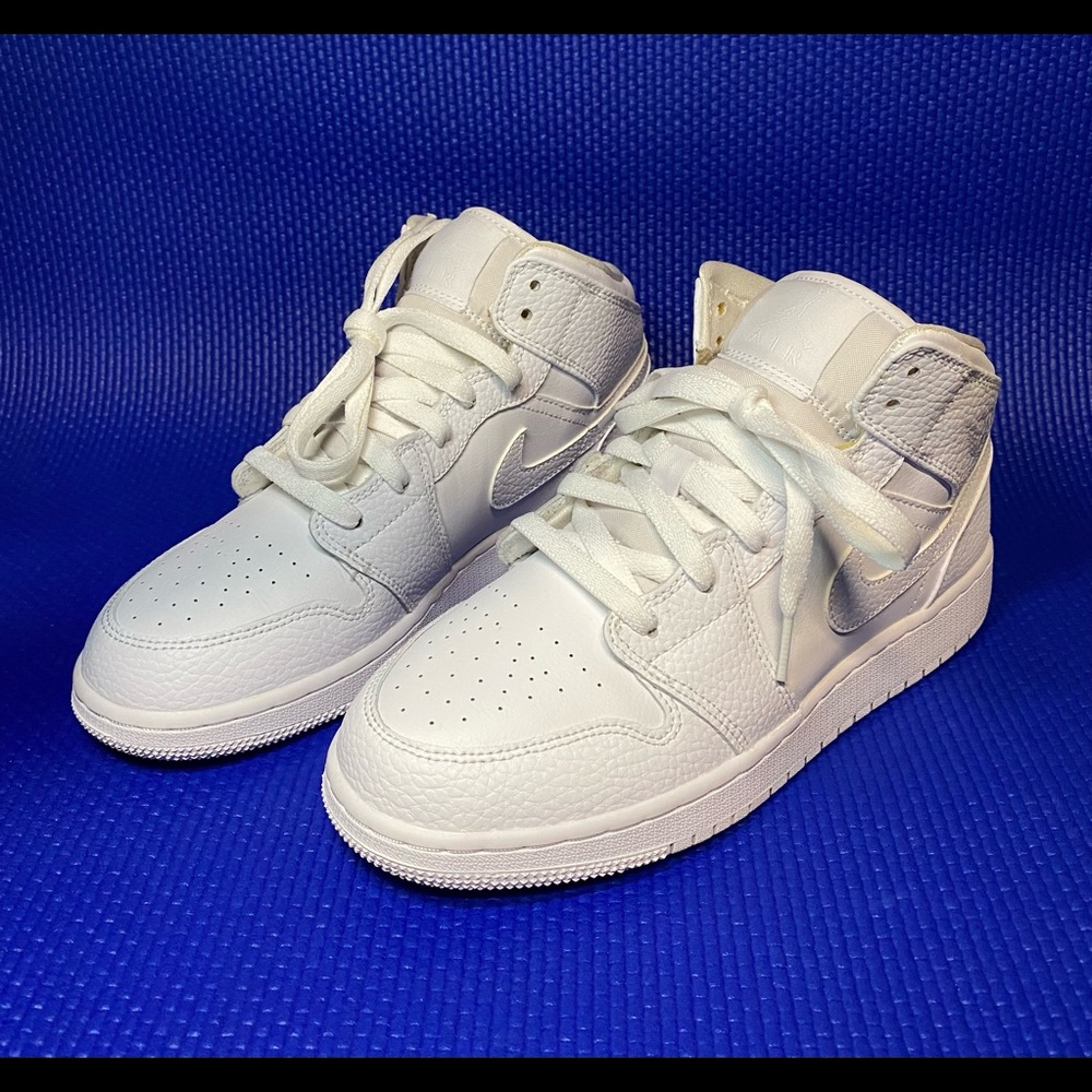SOLD ‼️ Air Jordan 1 Mid “Triple White” (GS)
